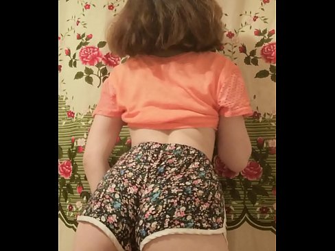❤️ Una ghjovana sexy si spoglia i pantaloncini davanti à a camera ❤ Pornografia in casa à co.redgast4asset.ru